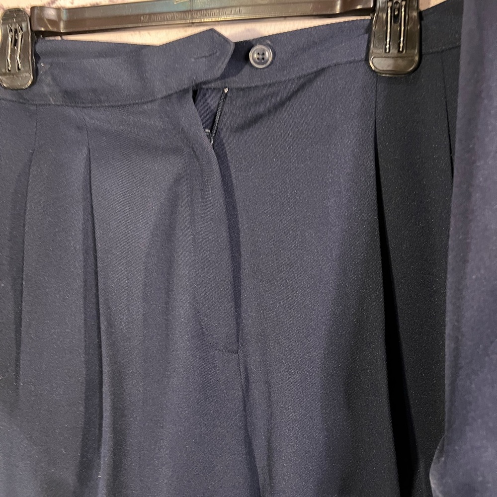 Le Suit. Ladies Dark-blue 2-piece pant suit. Size 12. - Picture 9 of 10